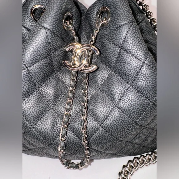 Caviar Flat Quilted CC Chain Bucket Drawstring Bag Black - Picture 4 of 14
